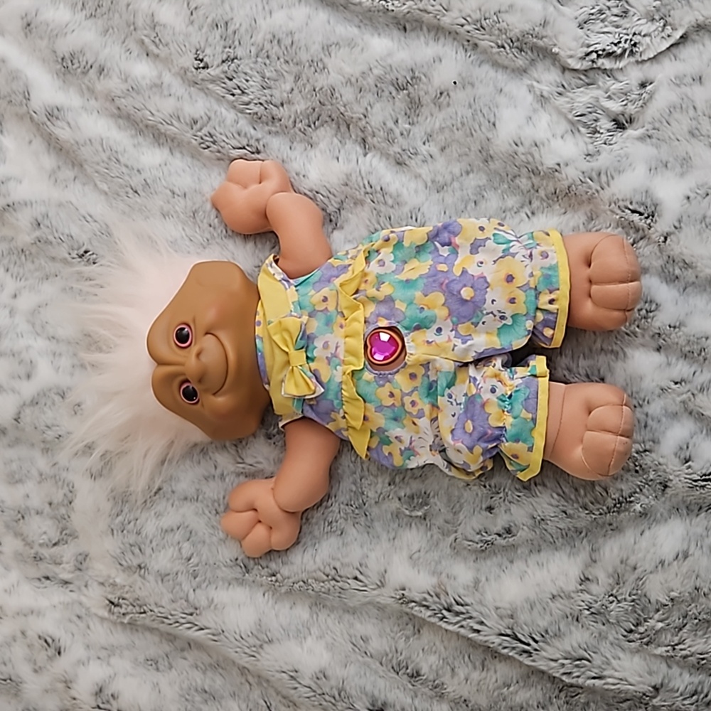 Large jewel belly troll